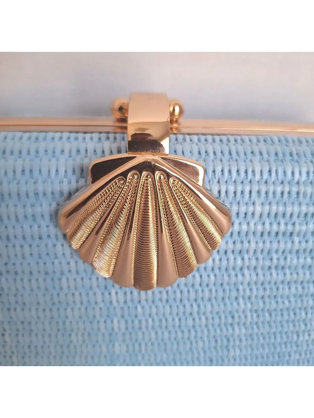 NWT Tommy Bahama Light Blue Woven Shell Clasp Clutch Handbag W Gold Chain Strap